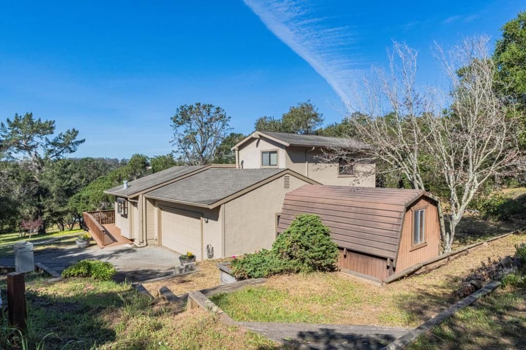 Image 13 of property listing at 6959 Valle Pacifico Road, Salinas, CA 93907