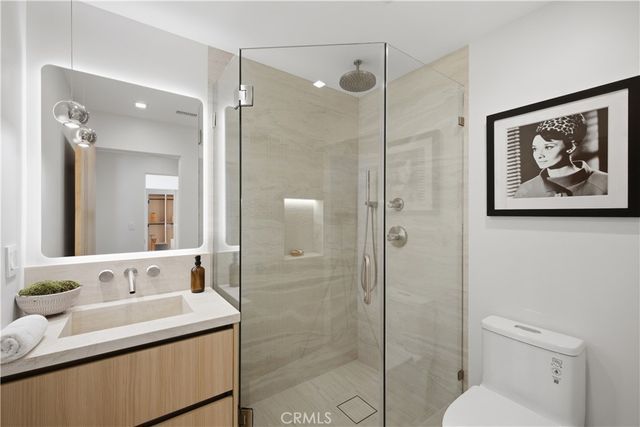 22518 Burbank, Woodland Hills, CA 91367