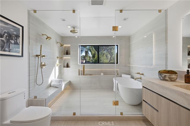 22518 Burbank, Woodland Hills, CA 91367