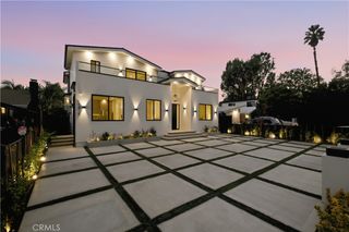 22518 Burbank, Woodland Hills, CA 91367