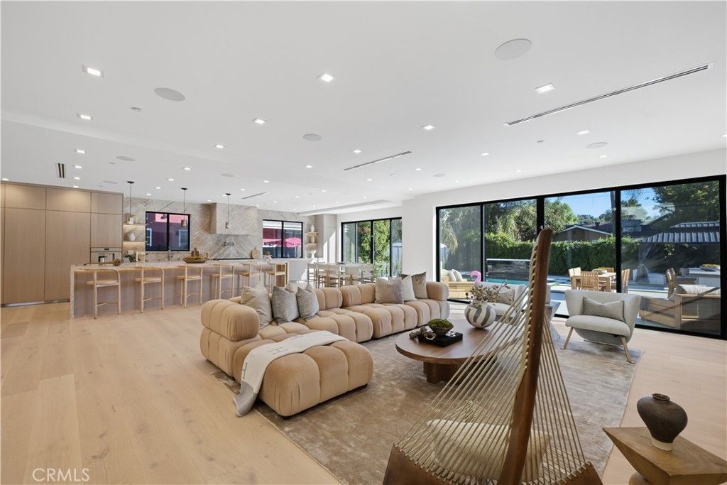 22518 Burbank, Woodland Hills, CA 91367 — photo 3