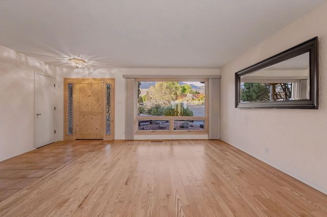 1137 Marigold Drive NE, Albuquerque, NM 87122