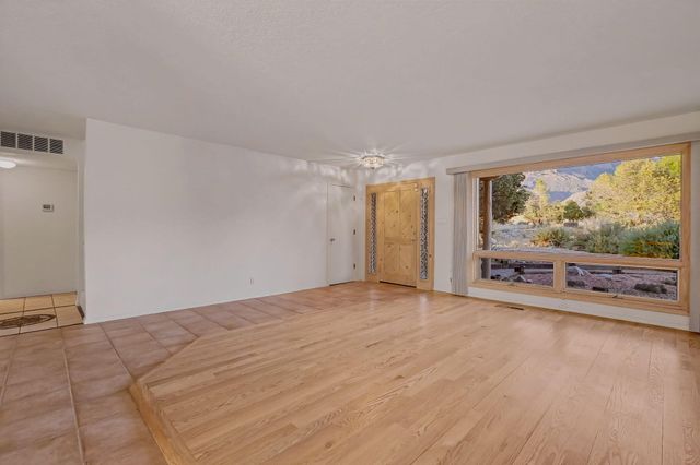 1137 Marigold Drive NE, Albuquerque, NM 87122