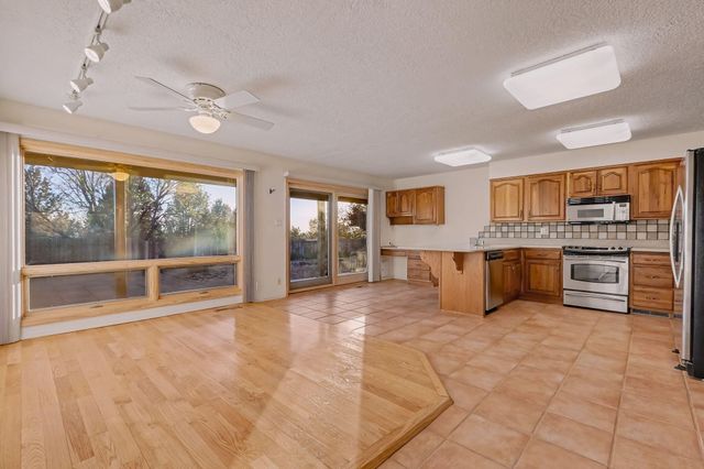 1137 Marigold Drive NE, Albuquerque, NM 87122