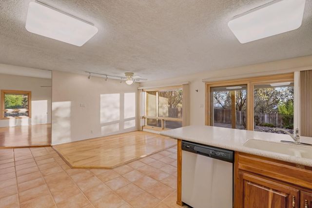 1137 Marigold Drive NE, Albuquerque, NM 87122