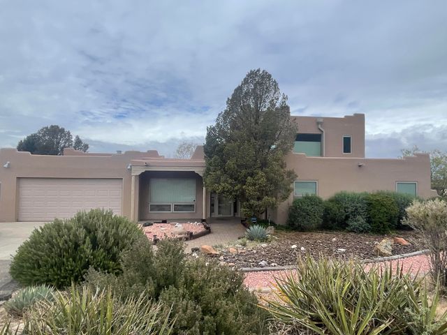 1137 Marigold Drive NE, Albuquerque, NM 87122