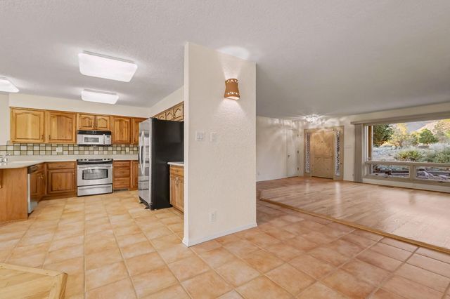 1137 Marigold Drive NE, Albuquerque, NM 87122