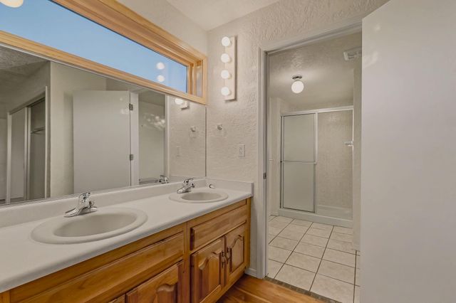 1137 Marigold Drive NE, Albuquerque, NM 87122