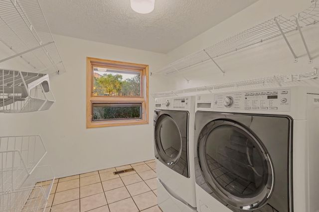 1137 Marigold Drive NE, Albuquerque, NM 87122