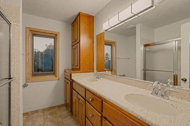 1137 Marigold Drive NE, Albuquerque, NM 87122