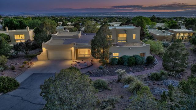 1137 Marigold Drive NE, Albuquerque, NM 87122
