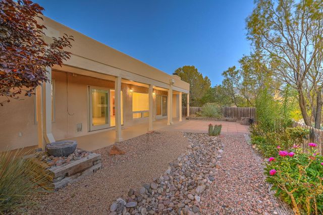 1137 Marigold Drive NE, Albuquerque, NM 87122