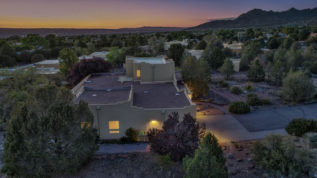 1137 Marigold Drive NE, Albuquerque, NM 87122