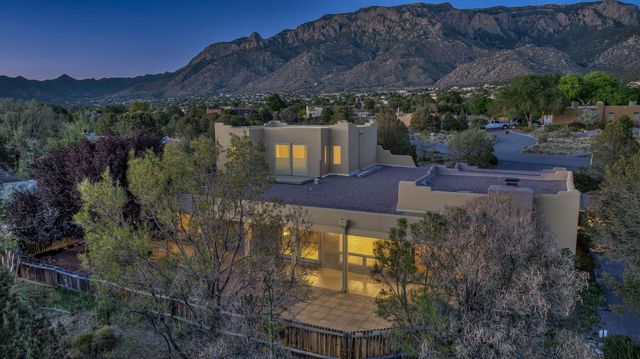 1137 Marigold Drive NE, Albuquerque, NM 87122