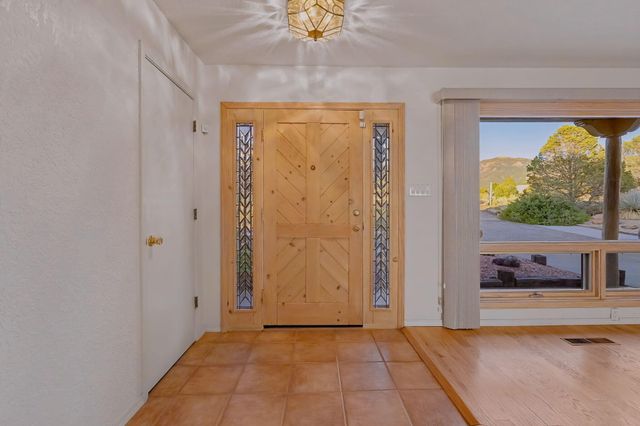 1137 Marigold Drive NE, Albuquerque, NM 87122