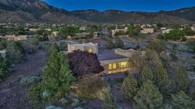 1137 Marigold Drive NE, Albuquerque, NM 87122