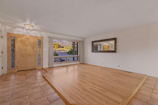 1137 Marigold Drive NE, Albuquerque, NM 87122