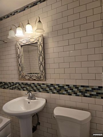 2348 Linwood Avenue 3L, Fort Lee, NJ 07024