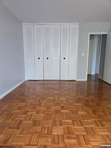 2348 Linwood Avenue 3L, Fort Lee, NJ 07024