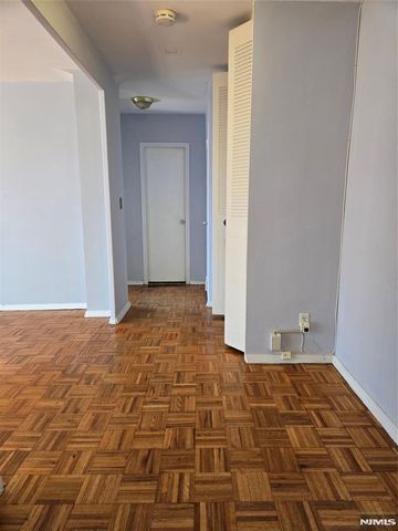 2348 Linwood Avenue 3L, Fort Lee, NJ 07024