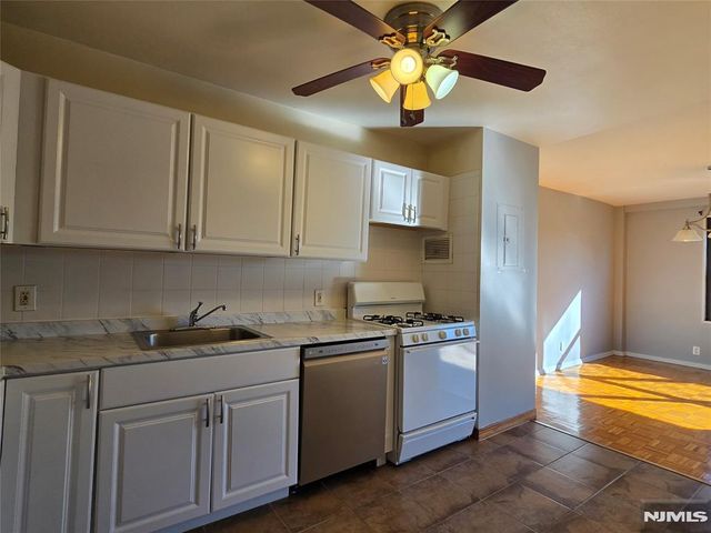 2348 Linwood Avenue 3L, Fort Lee, NJ 07024