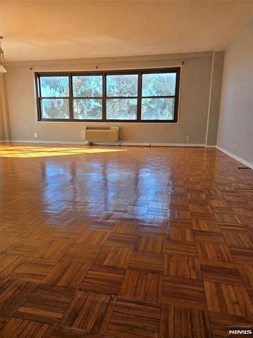 2348 Linwood Avenue 3L, Fort Lee, NJ 07024