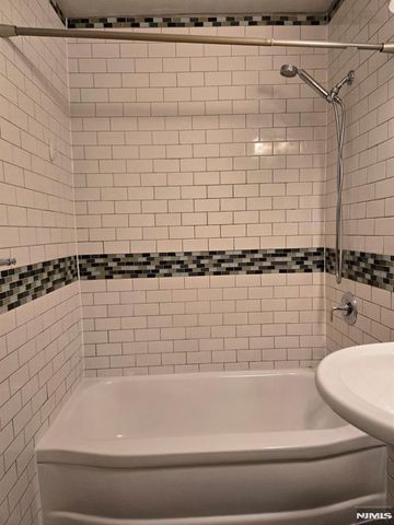 2348 Linwood Avenue 3L, Fort Lee, NJ 07024