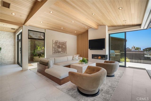 702 Diamond, Laguna Beach, CA 92651