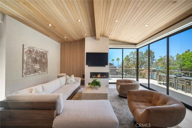 702 Diamond, Laguna Beach, CA 92651