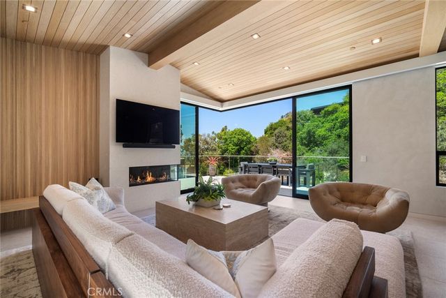 702 Diamond, Laguna Beach, CA 92651