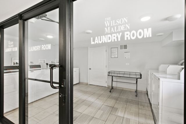 4555 N Malden Street 211, Chicago, IL 60640