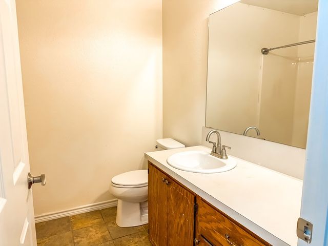 2010 SaltWorks Road, Palestine, TX 75803