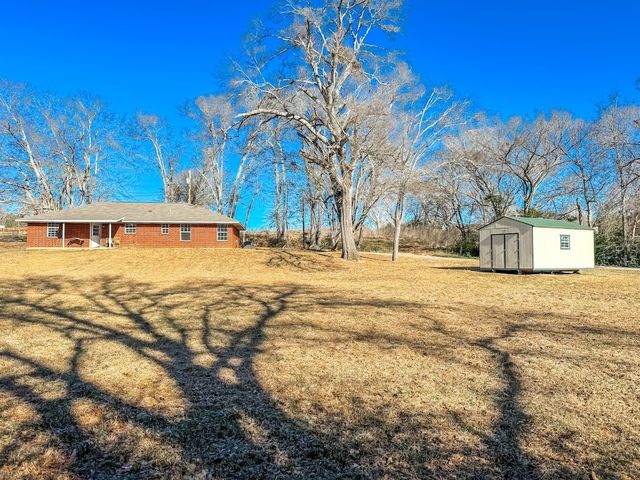 2010 SaltWorks Road, Palestine, TX 75803