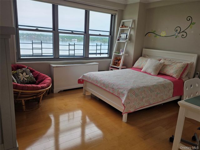 18-05 215 Street 10 M, Bayside, NY 11360