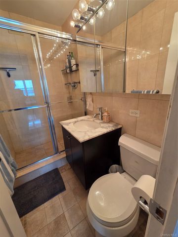 18-05 215 Street 10 M, Bayside, NY 11360