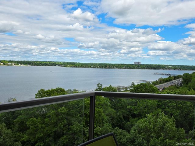 18-05 215 Street 10 M, Bayside, NY 11360