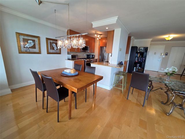 18-05 215 Street 10 M, Bayside, NY 11360