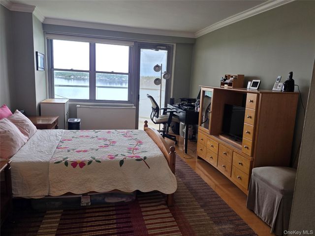 18-05 215 Street 10 M, Bayside, NY 11360