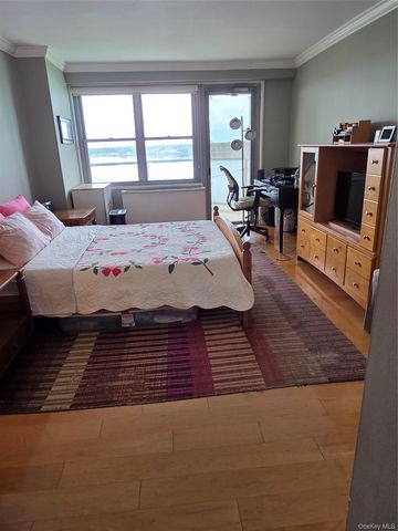 18-05 215 Street 10 M, Bayside, NY 11360