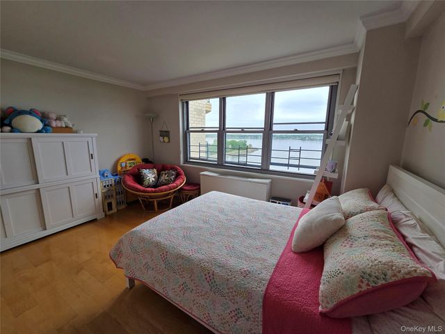 18-05 215 Street 10 M, Bayside, NY 11360