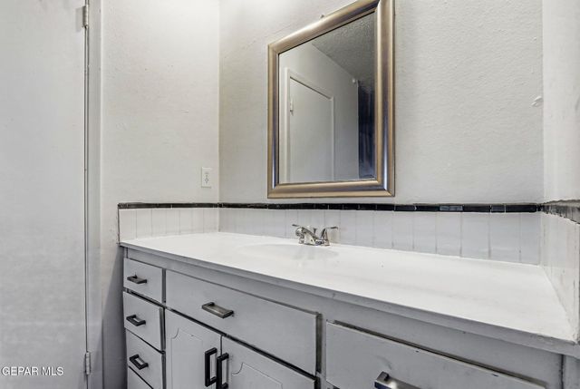 4613 SUN VALLEY Drive, El Paso, TX 79924