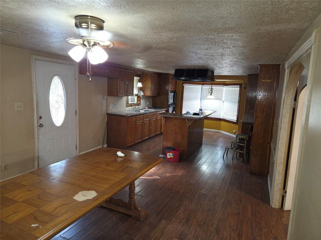 64 Honeycomb Street W, Blessing, TX 77419