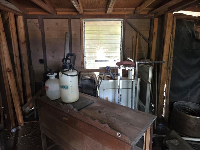 64 Honeycomb Street W, Blessing, TX 77419