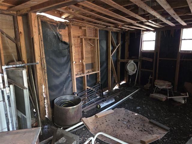 64 Honeycomb Street W, Blessing, TX 77419