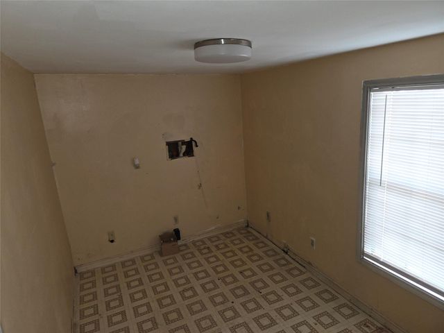 64 Honeycomb Street W, Blessing, TX 77419