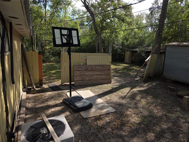 64 Honeycomb Street W, Blessing, TX 77419