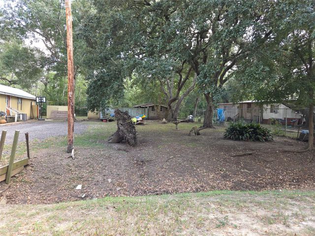 64 Honeycomb Street W, Blessing, TX 77419