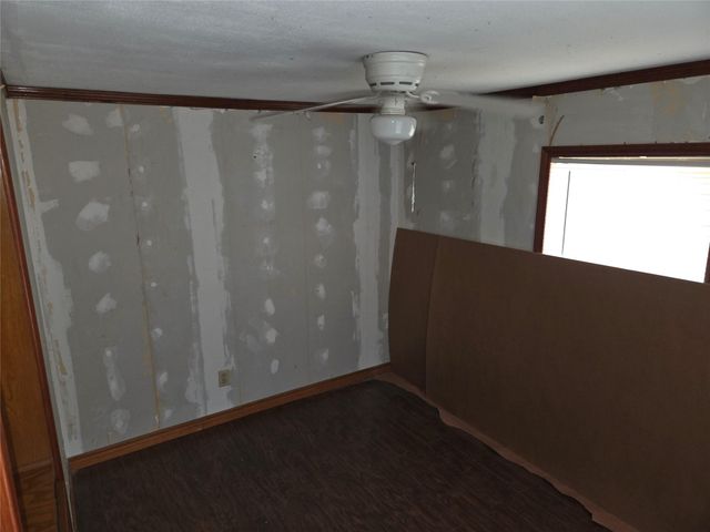 64 Honeycomb Street W, Blessing, TX 77419