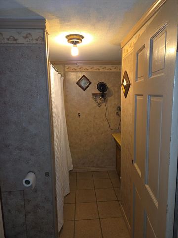 64 Honeycomb Street W, Blessing, TX 77419