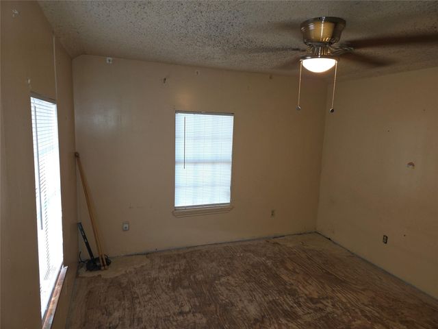 64 Honeycomb Street W, Blessing, TX 77419